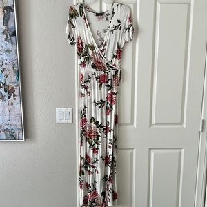 Beautiful white flowery dress - never worn